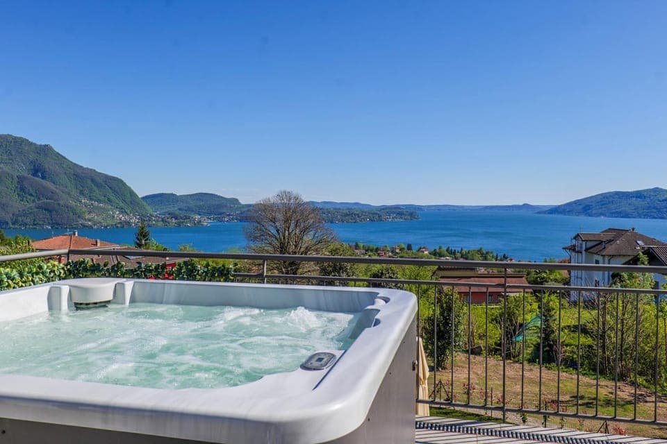 Hot Tub, Lake view, Mountain view