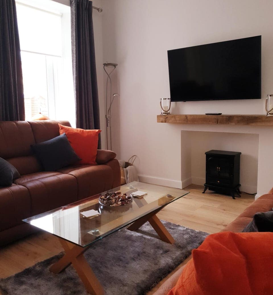 Communal lounge/ TV room, TV and multimedia, Living room, Seating area