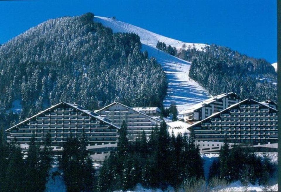 Property building, Bird's eye view, Mountain view