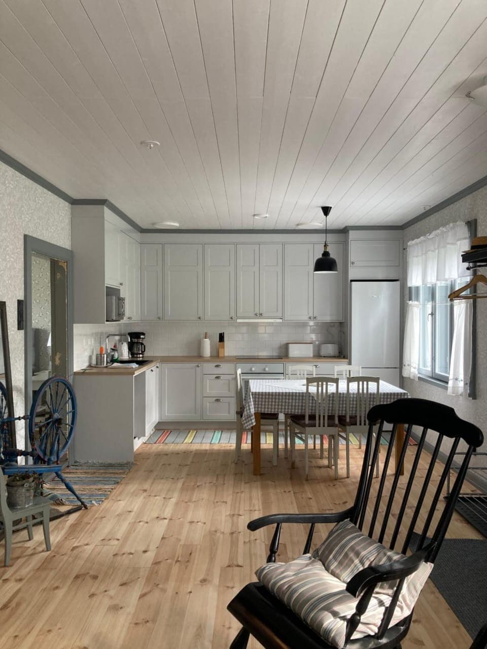 Kitchen or kitchenette, Dining area, stove