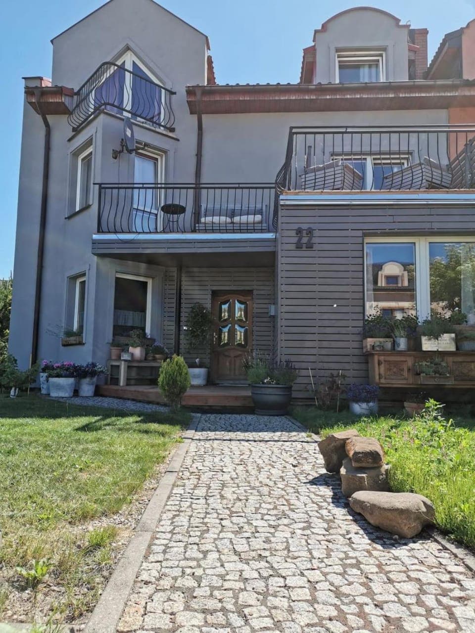 Property building, Facade/entrance, Garden