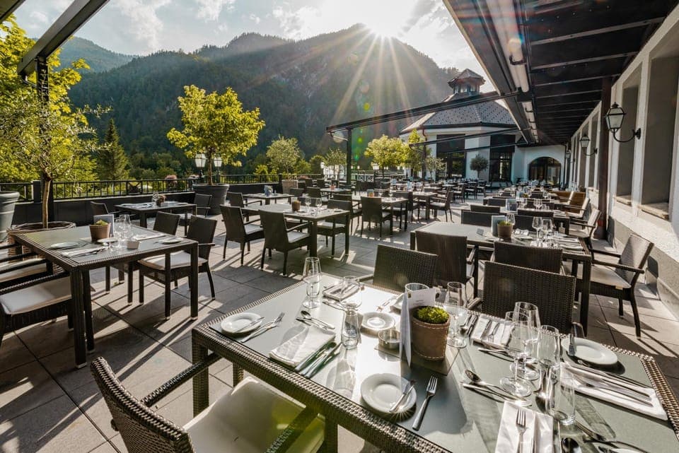 Restaurant/places to eat, Balcony/Terrace