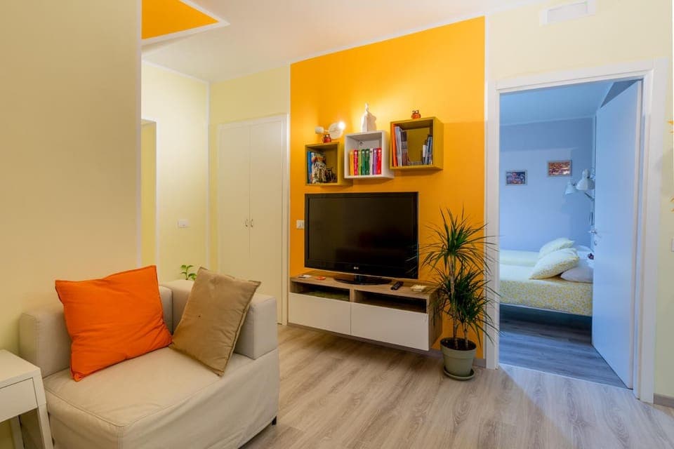 Summer, TV and multimedia, Living room, Decorative detail, Seating area, children, Family