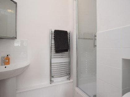 Shower, Bathroom, towels