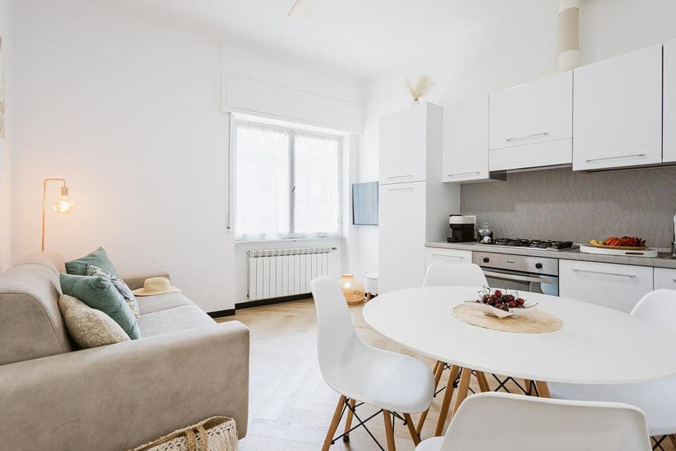 Kitchen or kitchenette, Living room, Dining area