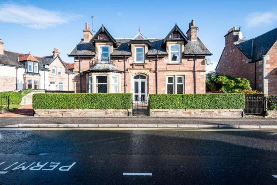 Property building, Facade/entrance