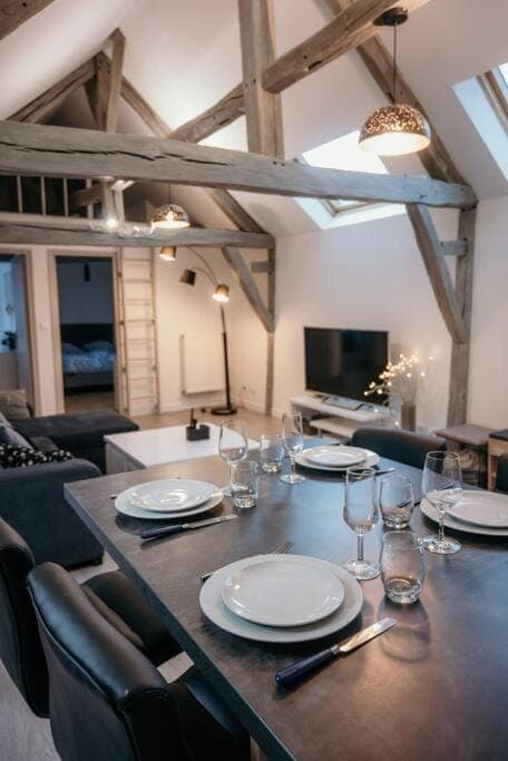 TV and multimedia, Living room, Seating area, Dining area