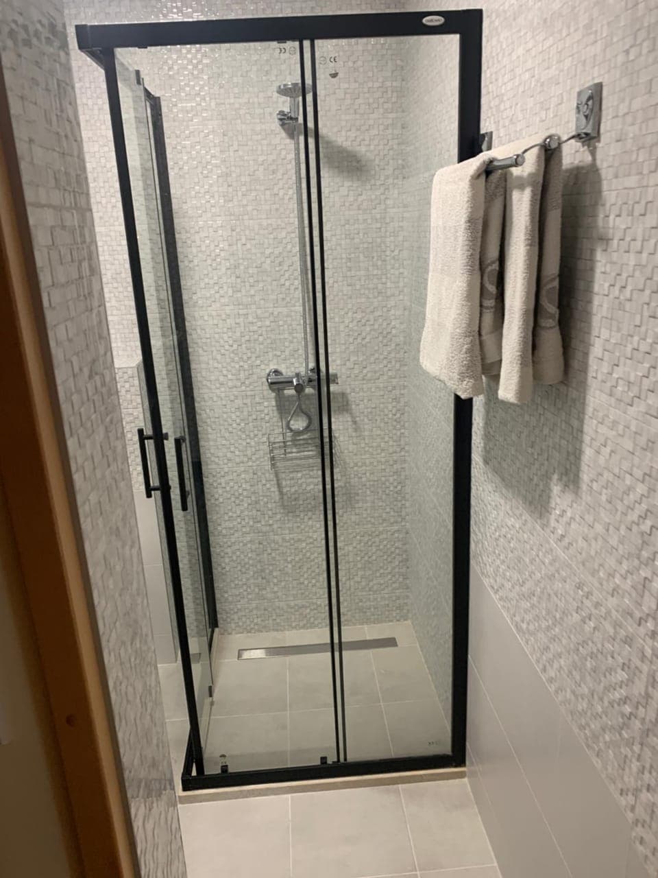 Shower, Bathroom, towels
