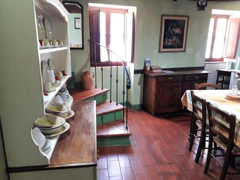 Seating area, Dining area