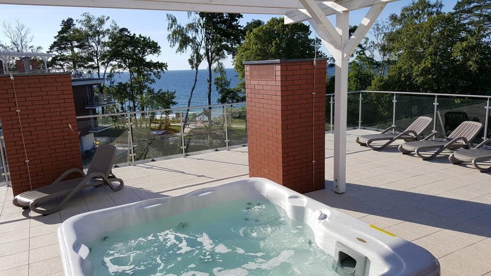 Property building, Activities, Hot Tub, Balcony/Terrace, Beach, Beach, Windsurfing, Evening entertainment, Sea view, Area and facilities, Sports, Open Air Bath