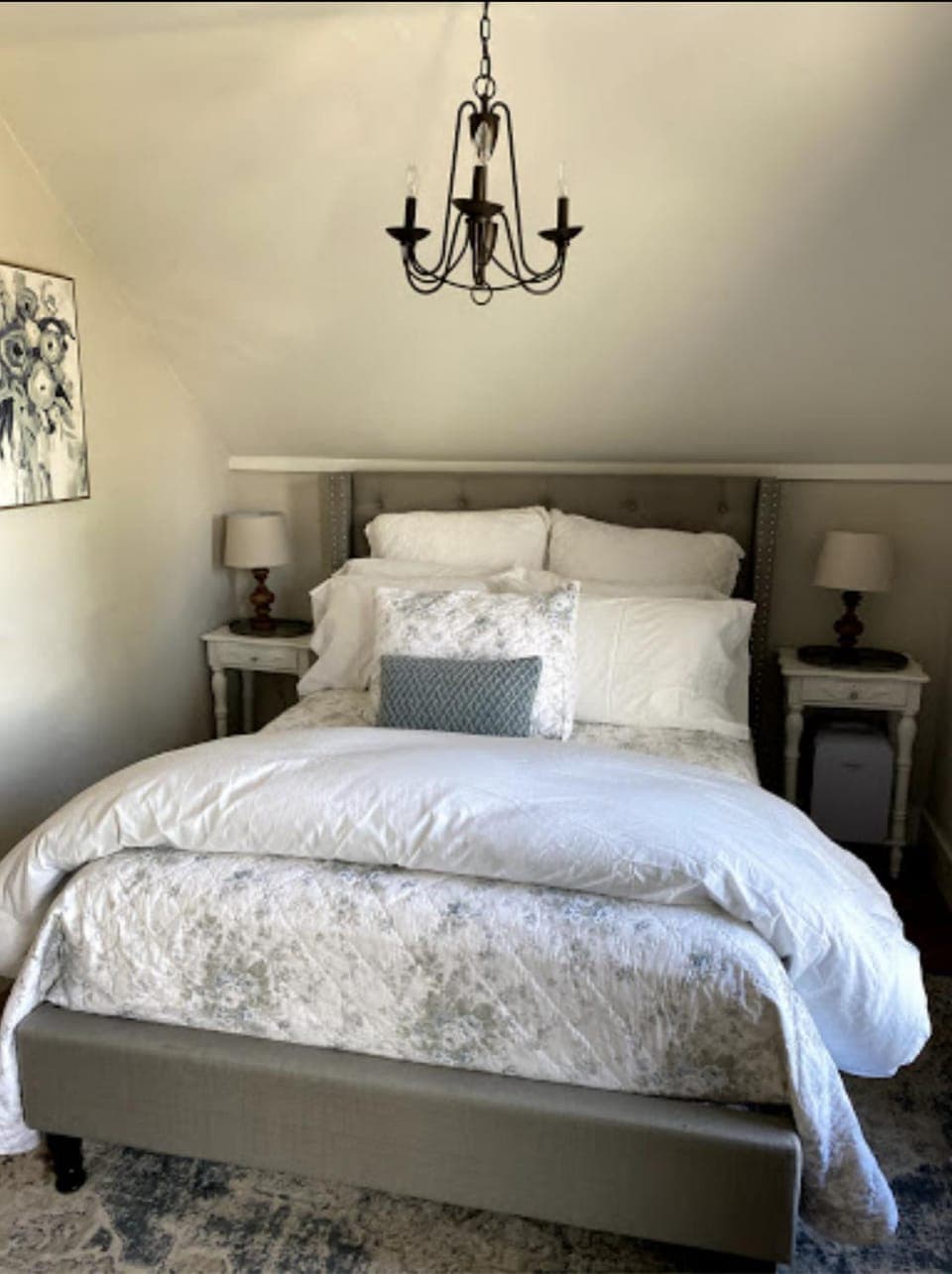 The Farmhouse Inn & Kitchen, 2 blocks from Downtown Whitefish, Montana Bed and Breakfast in Whitefish