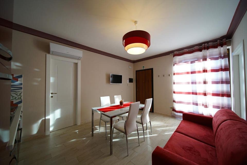 TV and multimedia, Living room, Seating area, Dining area