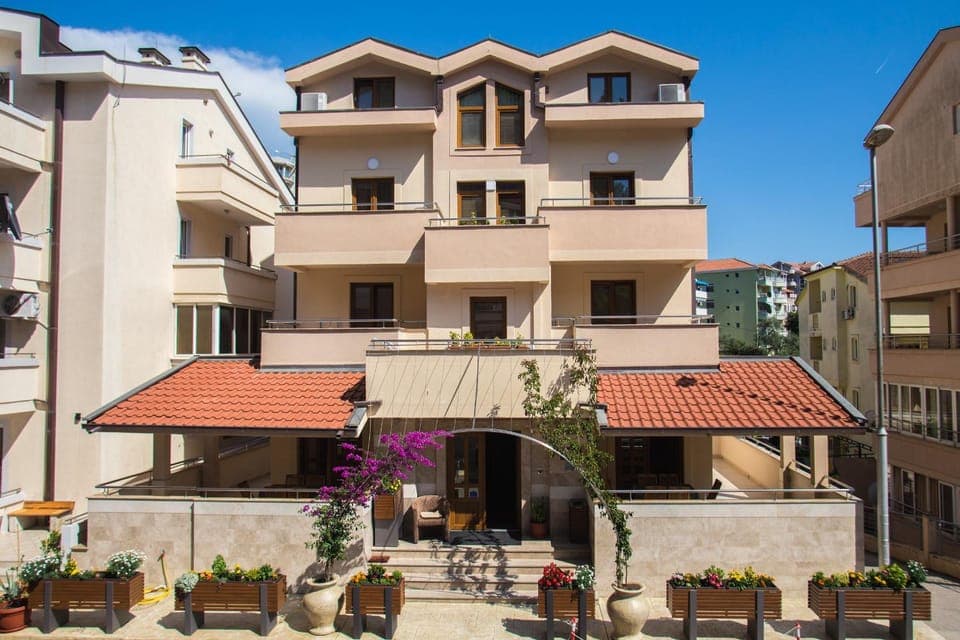 Property building, Facade/entrance