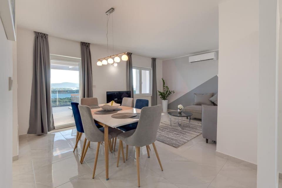 Dining area, Sea view