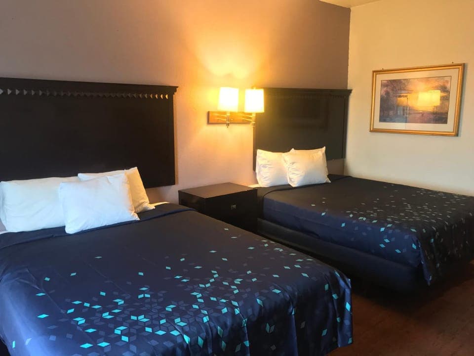 Pier Inn Hotel in Luna Pier