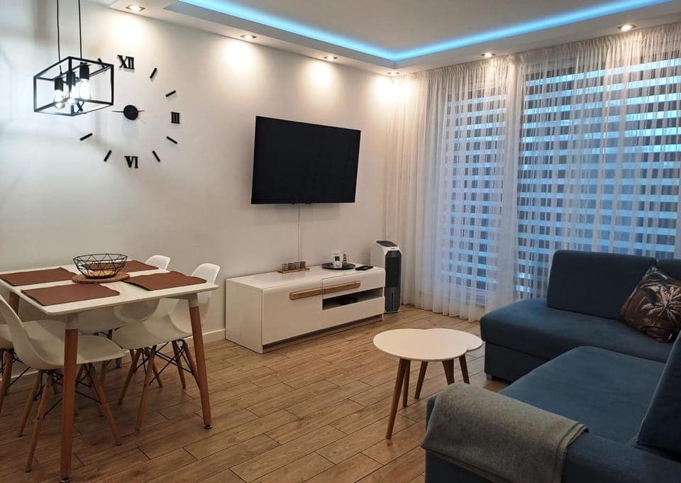 Communal lounge/ TV room, TV and multimedia, Living room