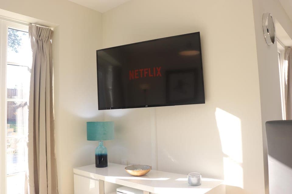 Communal lounge/ TV room, TV and multimedia