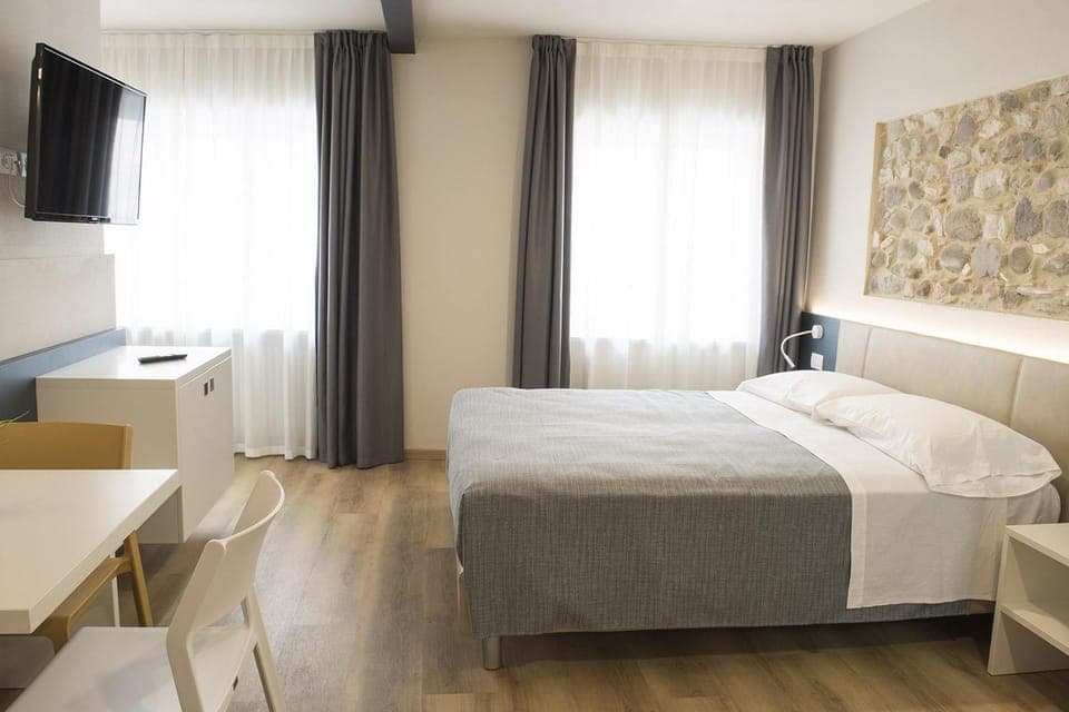 Communal lounge/ TV room, TV and multimedia, Photo of the whole room, Bedroom