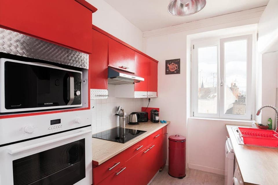 Coffee/tea facilities, Kitchen or kitchenette, dishwasher, furniture, minibar, pet friendly, stove, toaster, washing machine