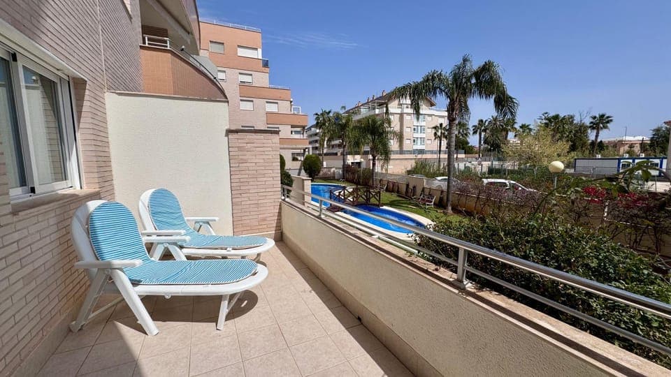 Balcony/Terrace, sunbed