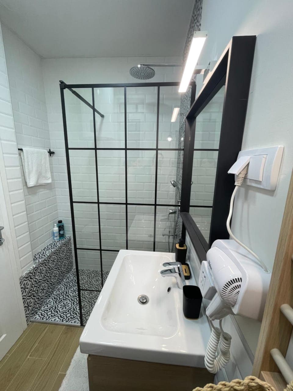 Shower, Bathroom, towels