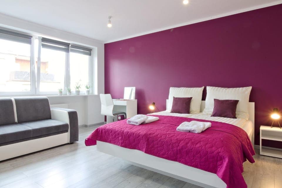 Bed, Photo of the whole room, Bedroom, towels