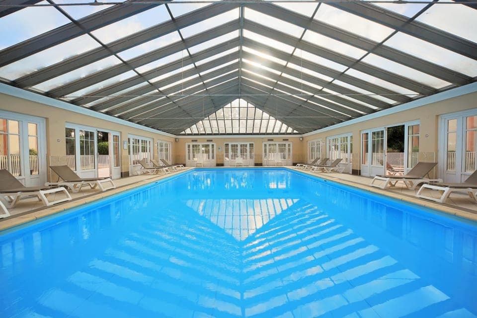 Swimming pool, sunbed