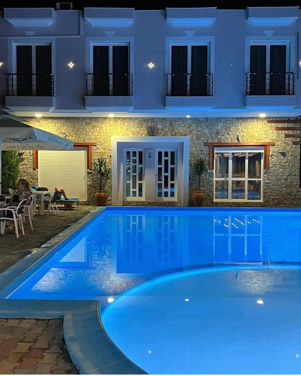 Property building, Swimming pool, Swimming pool