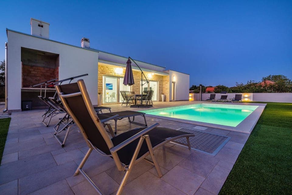 Swimming pool, Swimming pool