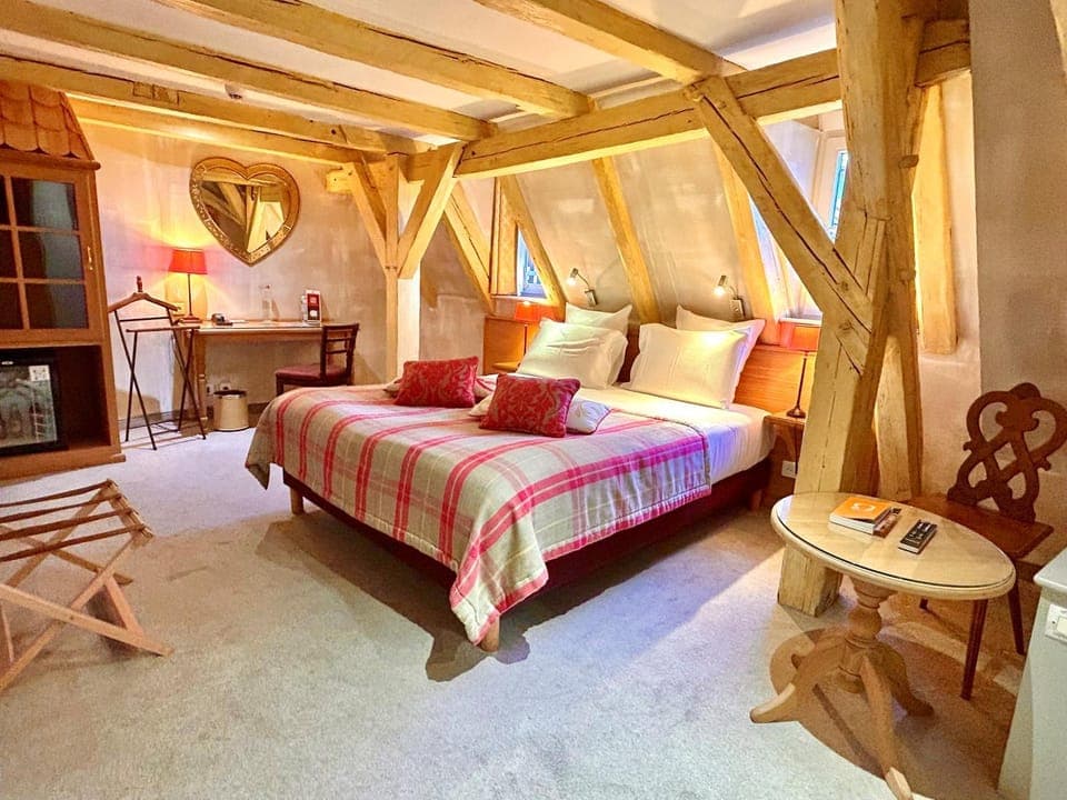 Spring, Hot Tub, Bedroom