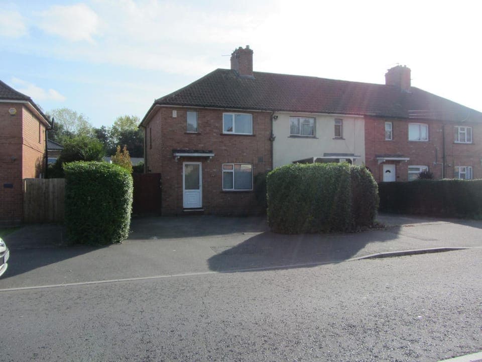 Property building, Neighbourhood, Decorative detail, Street view, Parking