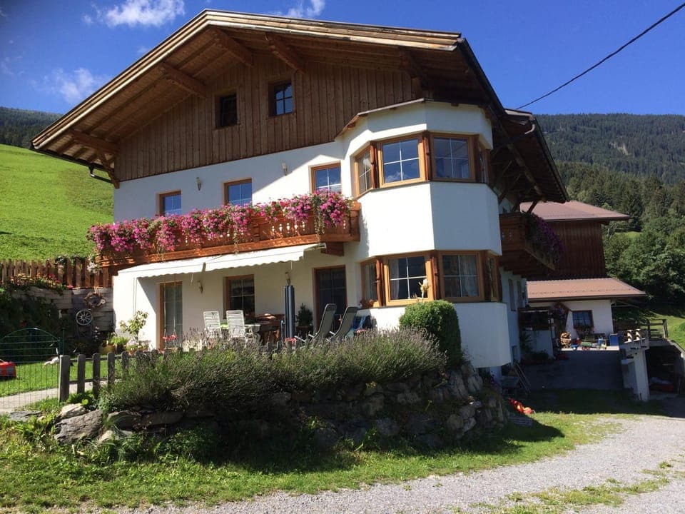 BBQ facilities, Children play ground, Balcony/Terrace, Mountain view, Entertainment, Family