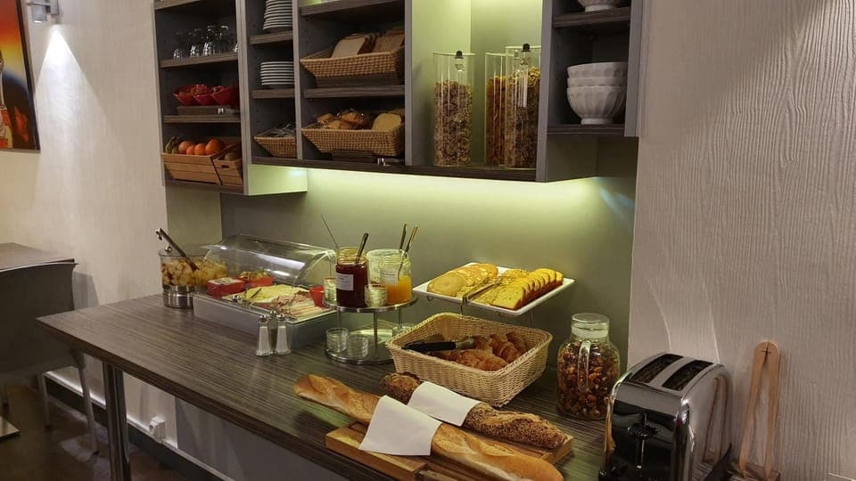 Continental breakfast, Buffet breakfast