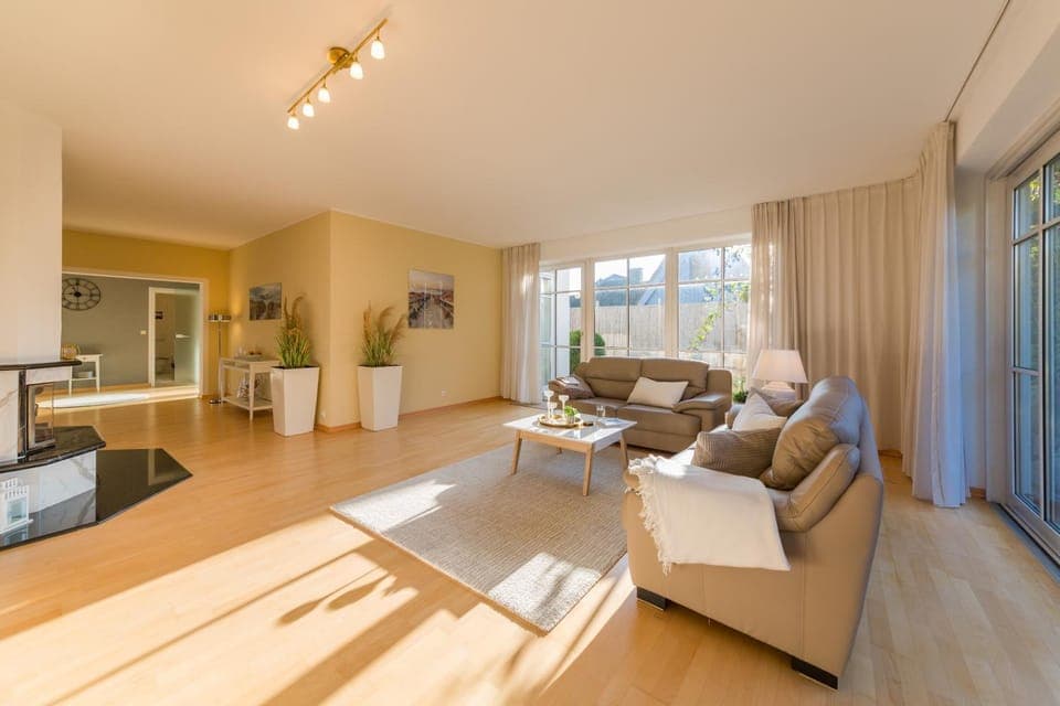 Living room, Seating area