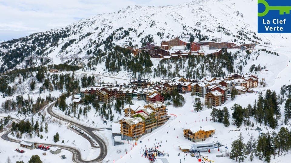 Nearby landmark, Day, Natural landscape, Bird's eye view, Winter, Mountain view