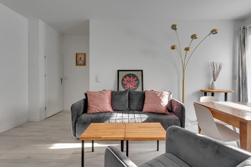 Living room, Seating area, Dining area