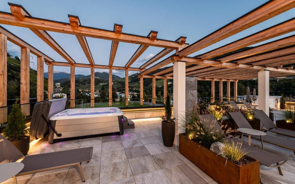 Bed, Natural landscape, Hot Tub, View (from property/room), Balcony/Terrace, Living room, Seating area, sunbed