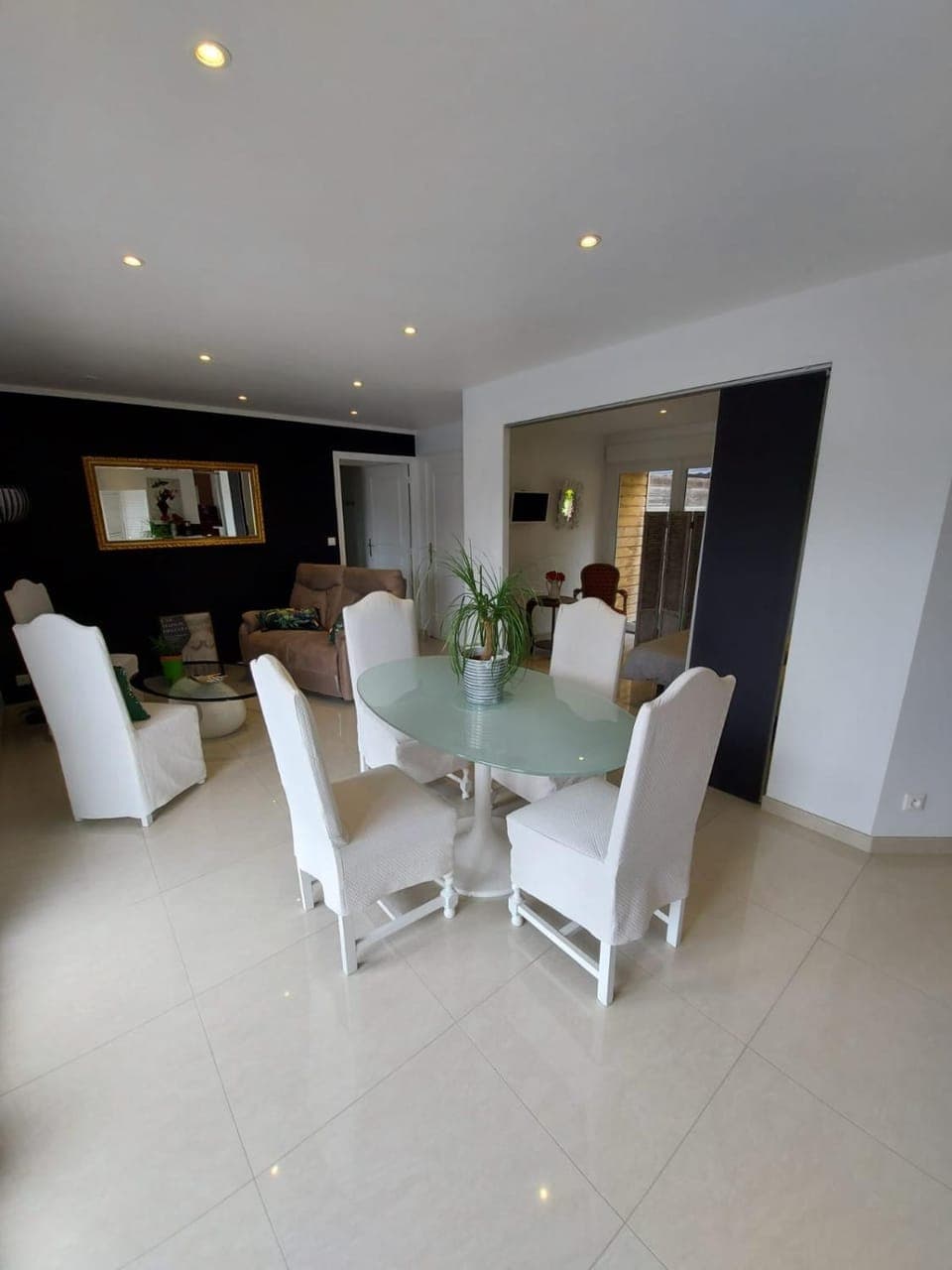 Living room, Dining area