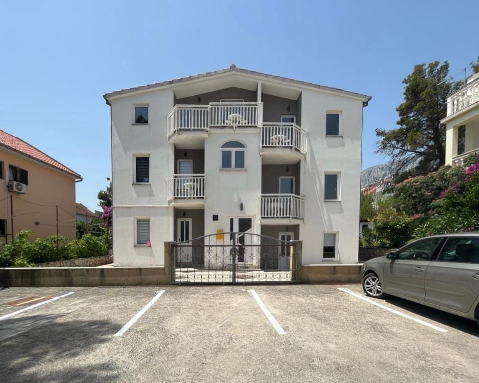 Property building, Day, Parking