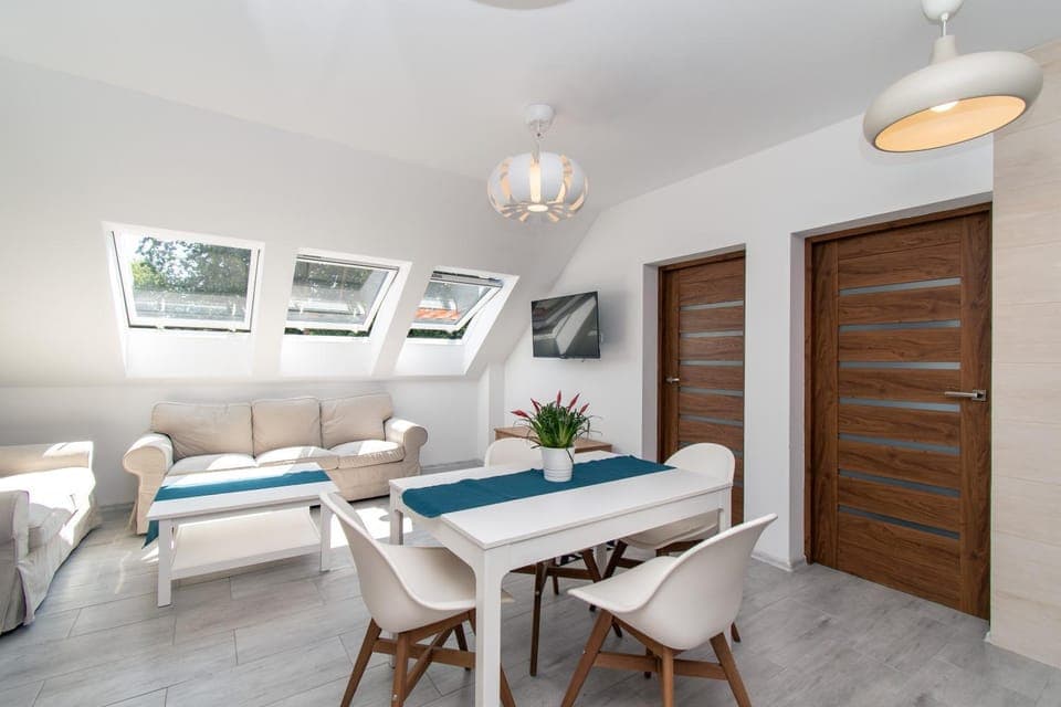 Living room, Seating area, Dining area