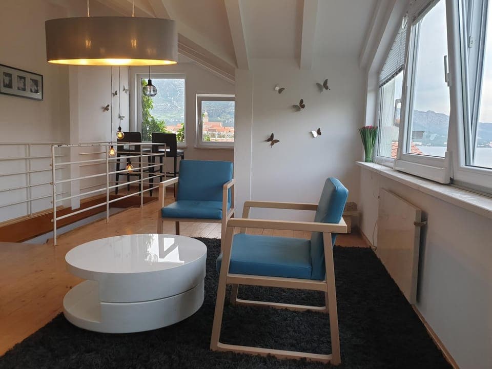 Living room, Seating area