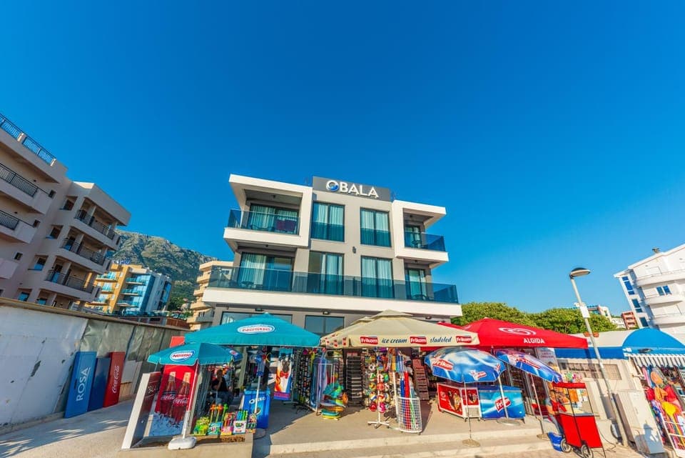 Property building, Neighbourhood