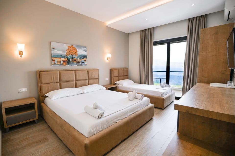 Property building, Bed, Photo of the whole room, Bedroom, towels