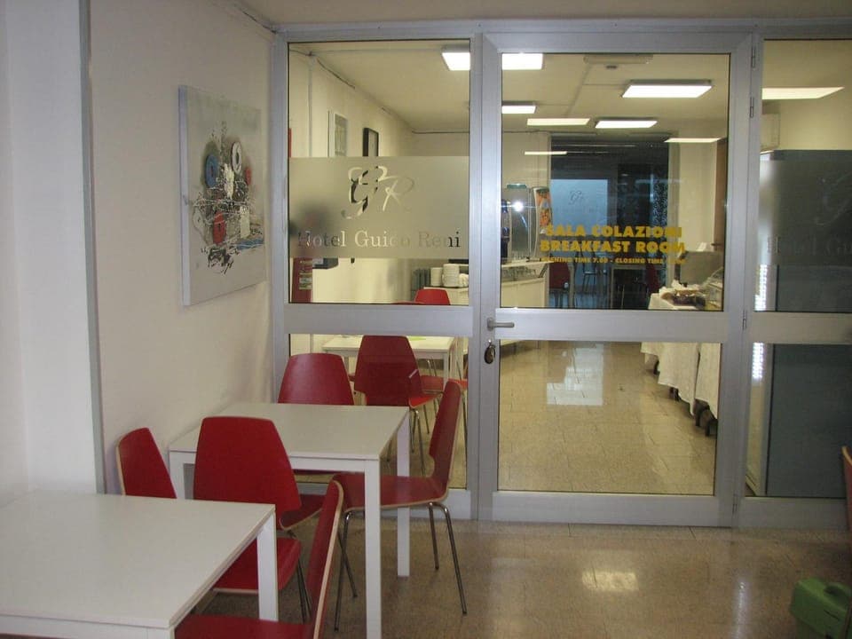 Restaurant/places to eat, Kitchen or kitchenette