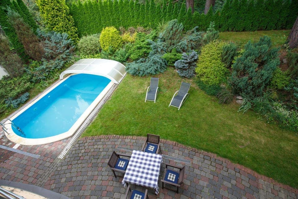 Swimming pool, Swimming pool