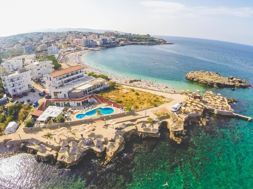 Beach, Area and facilities, Swimming pool, Swimming pool