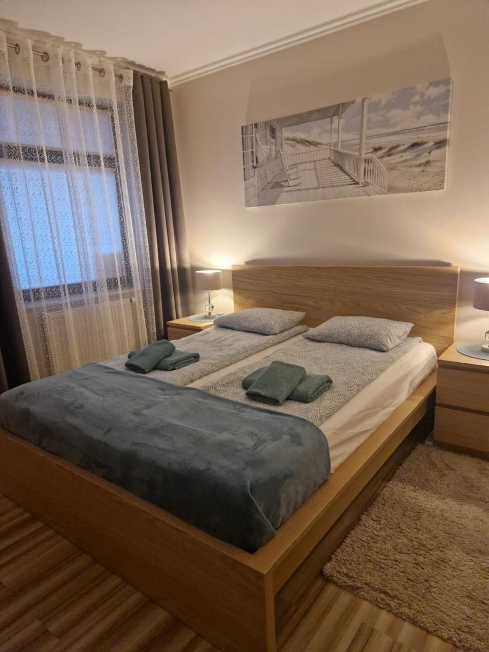 Bed, TV and multimedia, Bedroom, towels