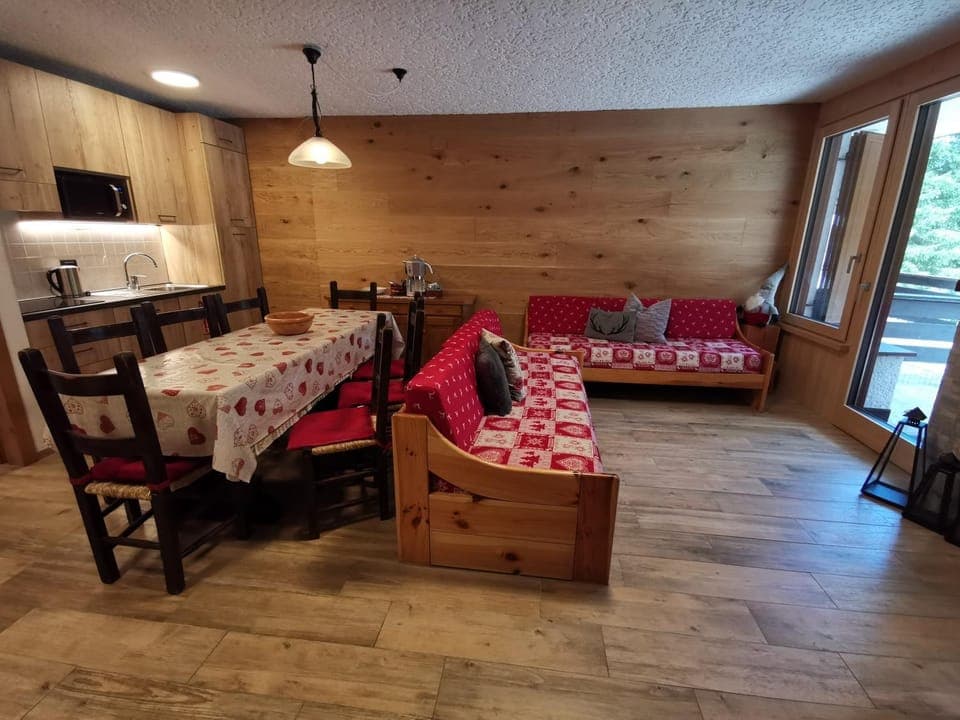 Kitchen or kitchenette, Photo of the whole room, Seating area, Dining area