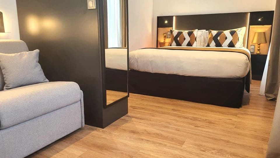 Bed, Living room, Photo of the whole room