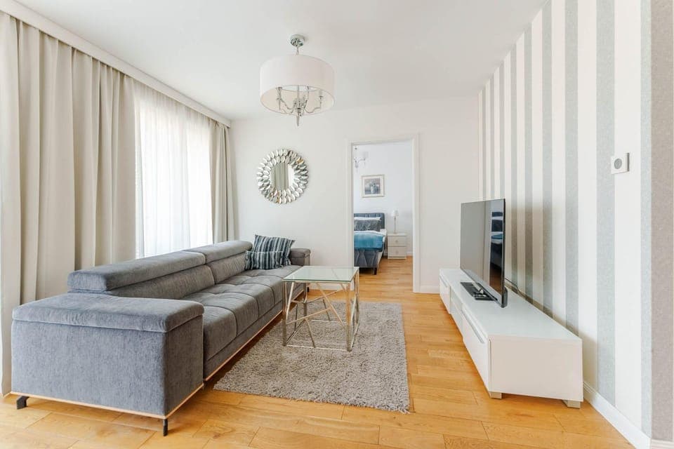 TV and multimedia, Kitchen or kitchenette, Living room, Seating area, oven